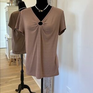 Women's V-Neck Ring Detail Top in Brown